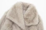 Clara | Cardigan Court en Fausse Fourrure - Image 12