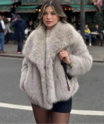 Clara | Cardigan Court en Fausse Fourrure - Image 4