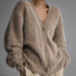 Élina | Cardigan V-Long pour une Élégance Décontractée Automne-Hiver - Image 10