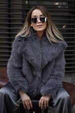 Clara | Cardigan Court en Fausse Fourrure - Image 5